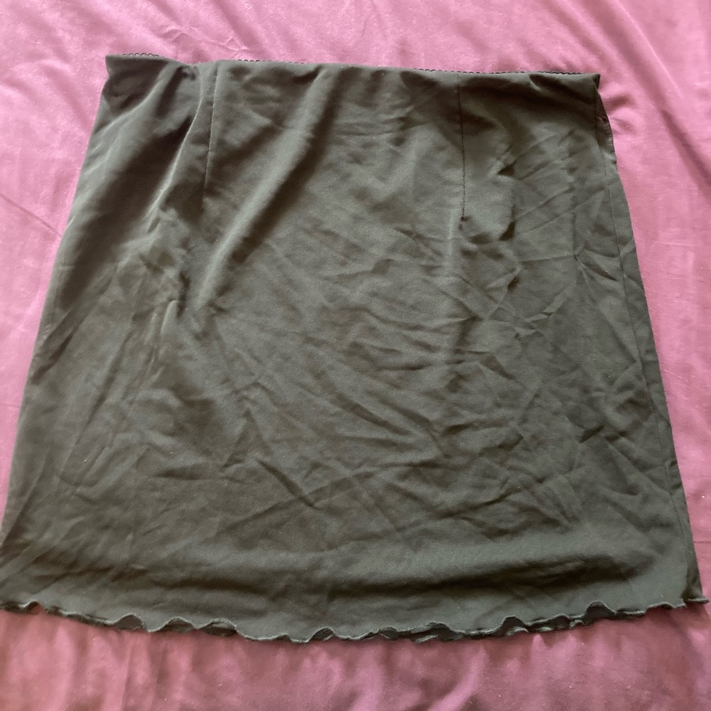 Black lettuce trim mini skirt